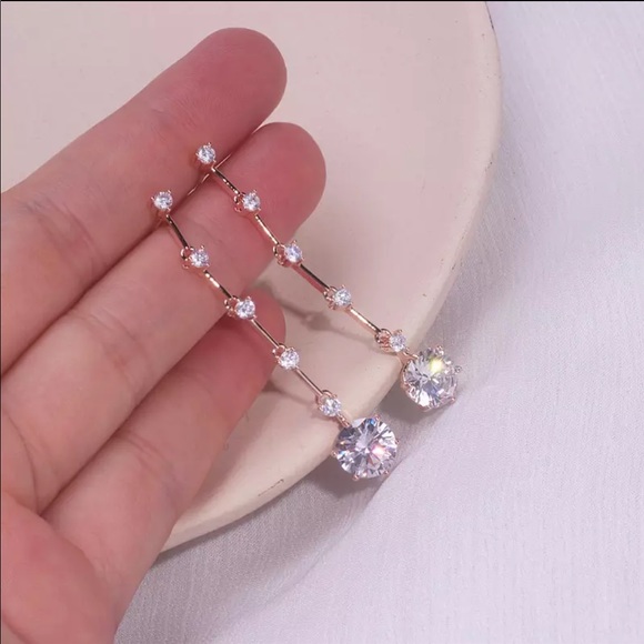 Luxury Shiny Crystal Dropped Earrings (Rosegold finish) - Picture 2 of 5
